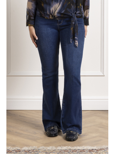 JEANS FIT. ZAMPA PUSH UP